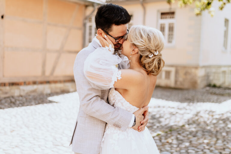 Hochzeitsfotograf Braunschweig, Hochzeitsreportage Braunschweige, Standesamt Braunschweig, Hochzeitsfotograf Wolfsburg, Hochzeitsfotograf Salzgitter, Hochzeitsfotograf Niedersachsen, Hochzeitsfotograf Harz, Hochzeitsfotograf Peine, Standesamt Wolfsburg, Standesamt Wolfenbüttel, Standesamt Salzgitter, Standesamt Vechelde, natürliche Hochzeitsfotos, emotionale Hochzeitsfotografie, freie Trauung Braunschweig, Botanischer Garten Braunschweig, Klosterhotel Wöltingerode, Morrhof, Farm Inn Wittingen, Waldhaus Oelper, Steigenberger Parkhotel Braunschweig, Schloss Richmond Braunschweig, Hotel Schönau Peine, Schäferhof Langenstein, Edelscheune, Standesamt Celle, Fotograf Braunschweig, Fotograf Wolfsburg, Fotograf Hannover, Fotografie Workshop für Anfänger, Fotograf Peine, Fotograf Vechelde, Fotograf Salzgitter, Fotograf Wolfenbüttel, Fotograf Harz, Fotograf Goslar, Fotograf Wernigerode, Fotograf Quedlinburg, Fotograf Halberstadt, fotografische Begleitung, Eventfotograf, Fotos Abschied, freie Trauerfeier, Business Porträt Fotograf, Couple Shooting, Paarshooting, Paarfotografie, After Wedding Shooting, After Wedding, Destination Wedding
