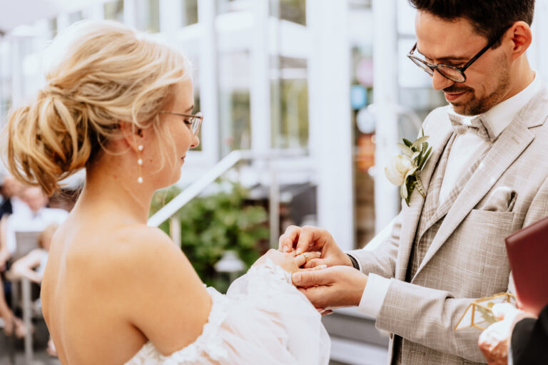 Hochzeitsfotograf Braunschweig, Hochzeitsreportage Braunschweige, Standesamt Braunschweig, Hochzeitsfotograf Wolfsburg, Hochzeitsfotograf Salzgitter, Hochzeitsfotograf Niedersachsen, Hochzeitsfotograf Harz, Hochzeitsfotograf Peine, Standesamt Wolfsburg, Standesamt Wolfenbüttel, Standesamt Salzgitter, Standesamt Vechelde, natürliche Hochzeitsfotos, emotionale Hochzeitsfotografie, freie Trauung Braunschweig, Botanischer Garten Braunschweig, Klosterhotel Wöltingerode, Morrhof, Farm Inn Wittingen, Waldhaus Oelper, Steigenberger Parkhotel Braunschweig, Schloss Richmond Braunschweig, Hotel Schönau Peine, Schäferhof Langenstein, Edelscheune, Standesamt Celle, Fotograf Braunschweig, Fotograf Wolfsburg, Fotograf Hannover, Fotografie Workshop für Anfänger, Fotograf Peine, Fotograf Vechelde, Fotograf Salzgitter, Fotograf Wolfenbüttel, Fotograf Harz, Fotograf Goslar, Fotograf Wernigerode, Fotograf Quedlinburg, Fotograf Halberstadt, fotografische Begleitung, Eventfotograf, Fotos Abschied, freie Trauerfeier, Business Porträt Fotograf, Couple Shooting, Paarshooting, Paarfotografie, After Wedding Shooting, After Wedding, Destination Wedding