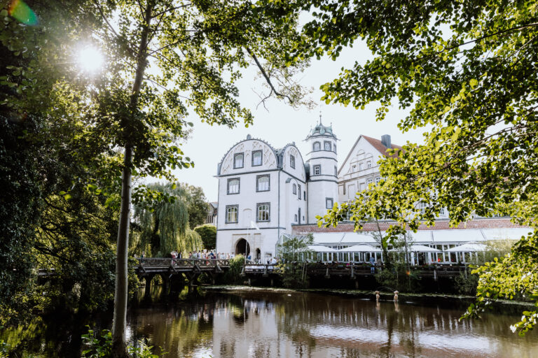 Hochzeitsfotograf Braunschweig, Hochzeitsreportage Braunschweige, Standesamt Braunschweig, Hochzeitsfotograf Wolfsburg, Hochzeitsfotograf Salzgitter, Hochzeitsfotograf Niedersachsen, Hochzeitsfotograf Harz, Hochzeitsfotograf Peine, Standesamt Wolfsburg, Standesamt Wolfenbüttel, Standesamt Salzgitter, Standesamt Vechelde, natürliche Hochzeitsfotos, emotionale Hochzeitsfotografie, freie Trauung Braunschweig, Botanischer Garten Braunschweig, Klosterhotel Wöltingerode, Morrhof, Farm Inn Wittingen, Waldhaus Oelper, Steigenberger Parkhotel Braunschweig, Schloss Richmond Braunschweig, Hotel Schönau Peine, Schäferhof Langenstein, Edelscheune, Standesamt Celle, Fotograf Braunschweig, Fotograf Wolfsburg, Fotograf Hannover, Fotografie Workshop für Anfänger, Fotograf Peine, Fotograf Vechelde, Fotograf Salzgitter, Fotograf Wolfenbüttel, Fotograf Harz, Fotograf Goslar, Fotograf Wernigerode, Fotograf Quedlinburg, Fotograf Halberstadt, fotografische Begleitung, Eventfotograf, Fotos Abschied, freie Trauerfeier, Business Porträt Fotograf, Couple Shooting, Paarshooting, Paarfotografie, After Wedding Shooting, After Wedding, Destination Wedding